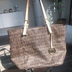 Michael Kors signature Tote!
